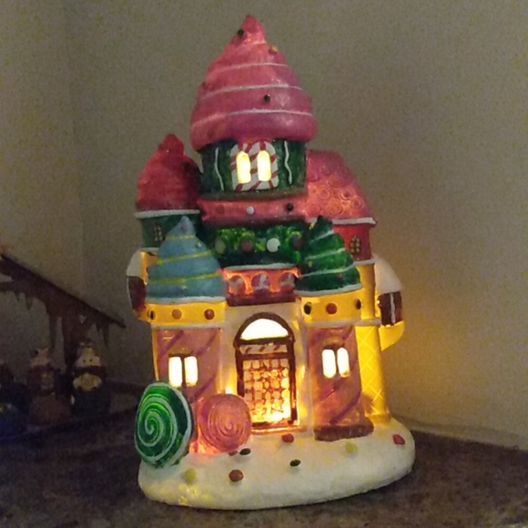 Toyland Sweet Candies Light Up Colourful Castle House 8"x4" - Picture 2 of 9